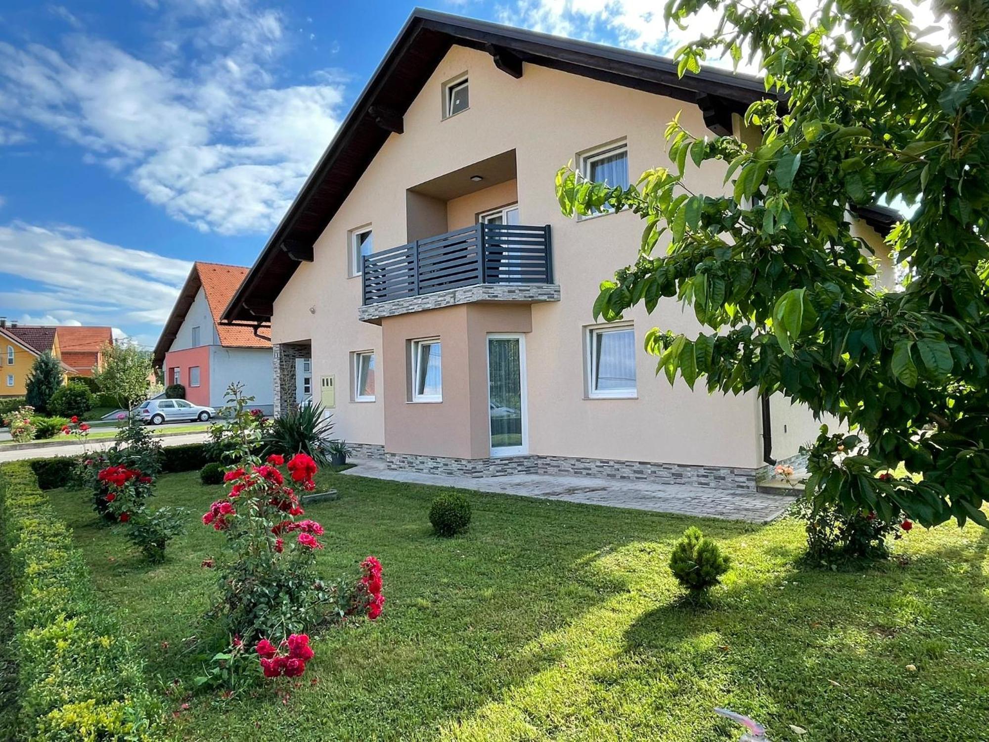 Apartman Nativis Otočac Eksteriør billede